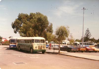 Wagr east perth f44 foden pvsc6 line of leylands hino mercedes 16 12 82