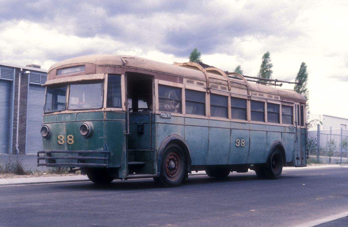 Wagt leyland trolley bus 38 25 apr 90 near side n pusenjak